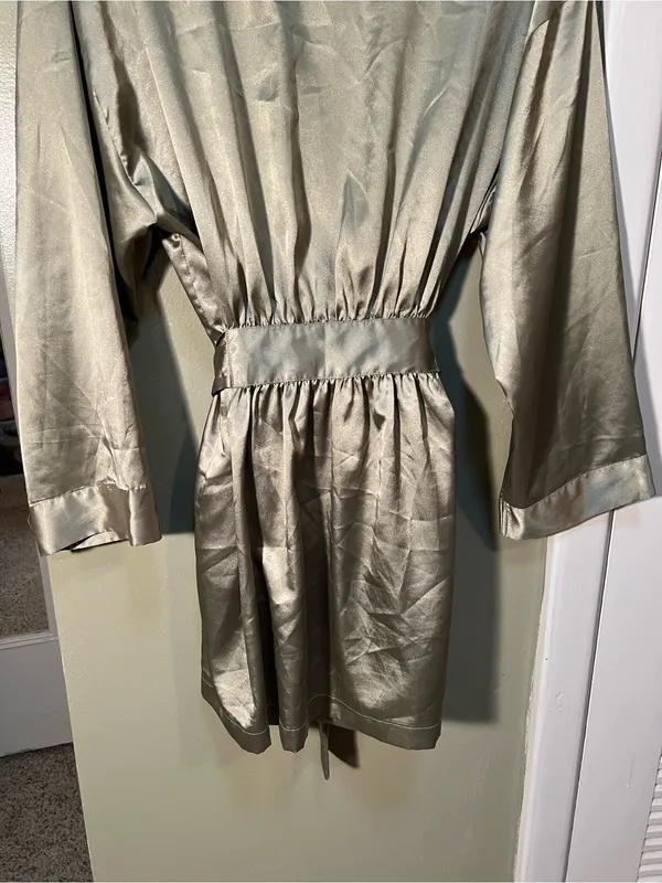 Victoria's Secret Women's One Size Silky Satin Robe Pale‎ Light Green True Wrap - Image 9