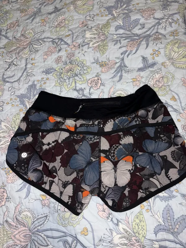 Lululemon Shorts Speed Up 2.5" - Image 3