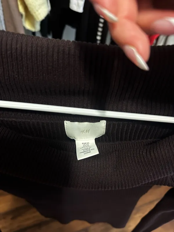 H&M Off-The-Shoulder - Image 2