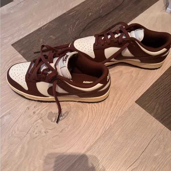 Nike Chocolate Brown and Cream Sneakers - Image 3