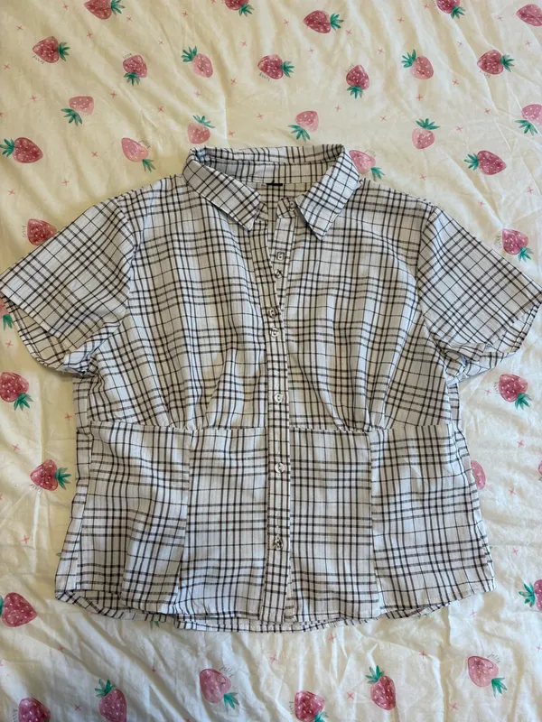 Amazon Plaid button up short sleeve blouse - Image 3