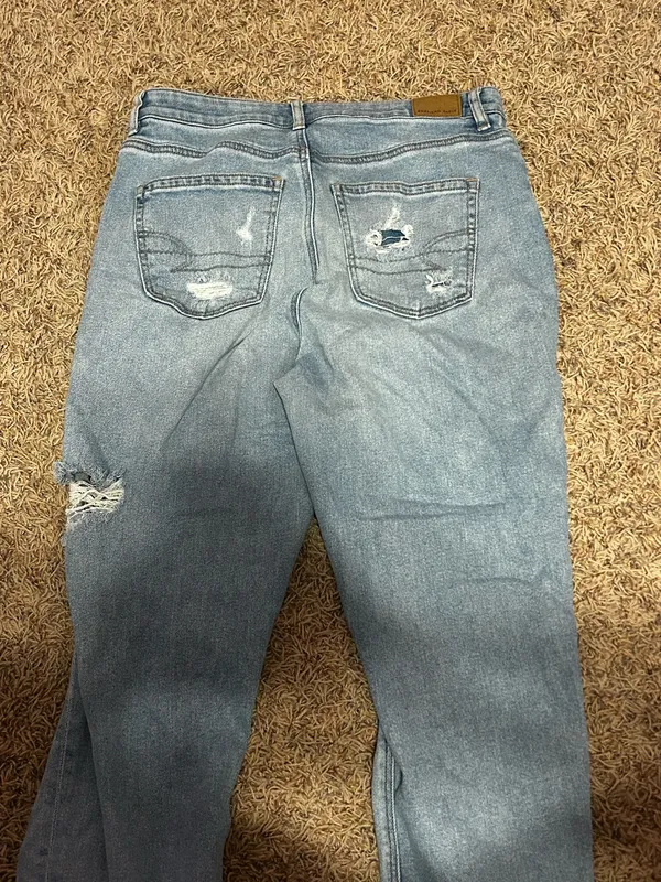 American Eagle Mom Jeans - Image 3