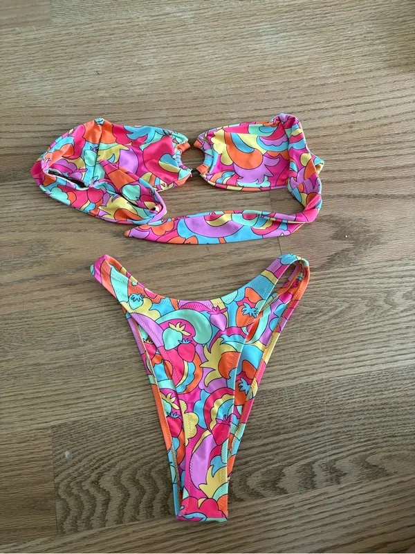 Vibrant Retro Floral Bikini Set - Image 2
