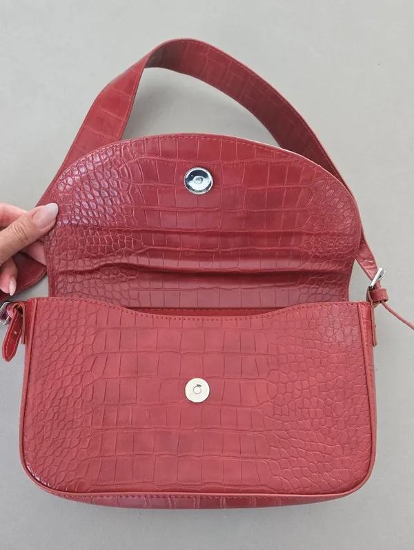 Mango NWOT! MNG Red Croc-Embossed Faux Leather Shoulder Bag - Image 4
