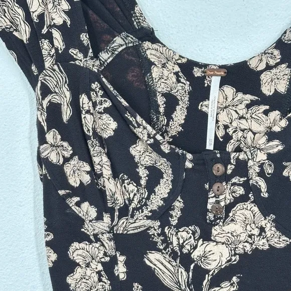 Free People Vanessa Tank Size XS Black Floral‎ Cap Sleeve Button Front Crop Top - Image 6