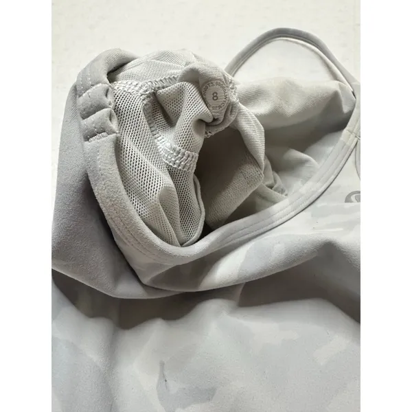 Lululemon Power Y Tank Top Size 8 Gray Camo Print Built-In Bra Luon Yoga - Image 3