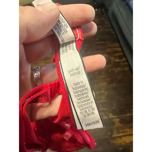 Victoria’s Secret 34D red lace date night push-up bra - Image 3