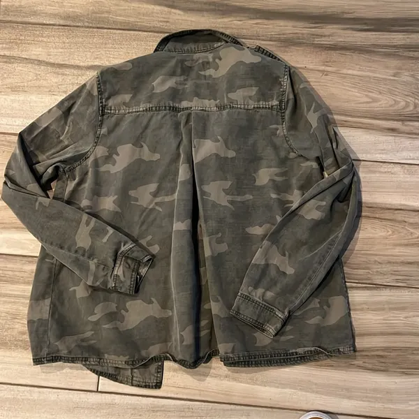Lucky Brand shirt - Image 5