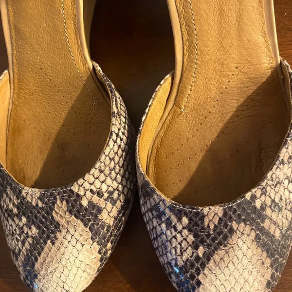 Clarks Artisan snake skin heels. - Image 6