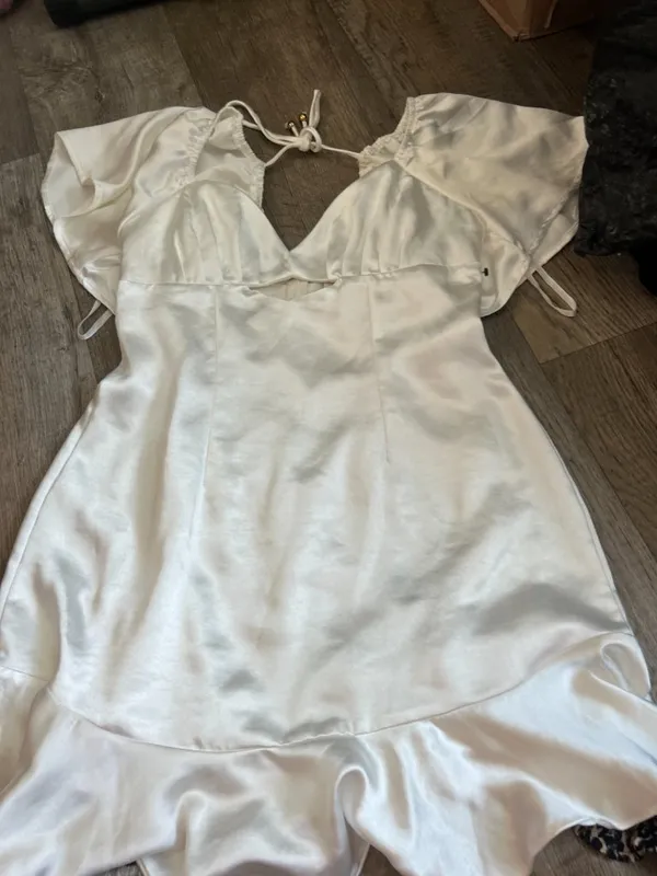 Selfie Leslie Eyes On You Pleated Bust Angel Sleeve Ruffle Hem Dress White - Image 2