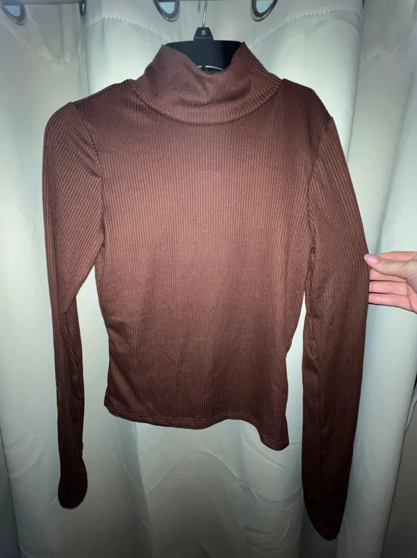 Francesca's ribbed turtle neck top - Image 3