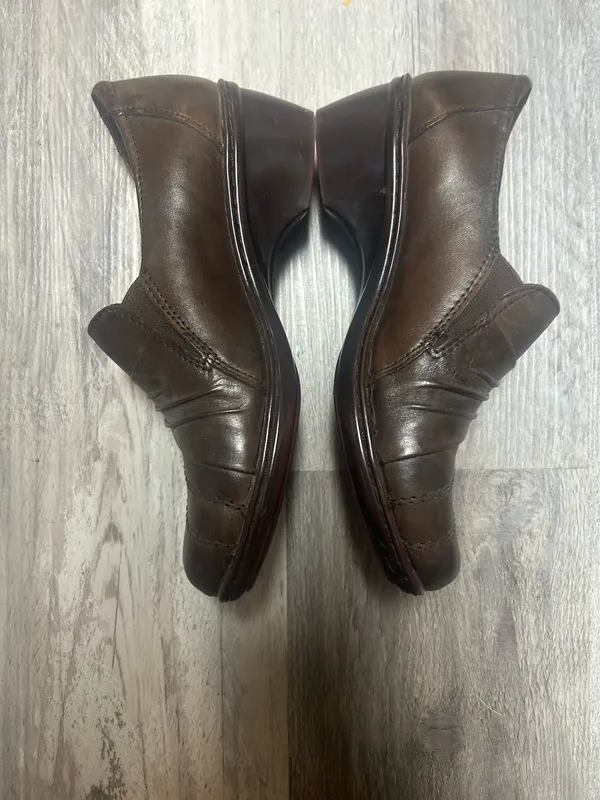 Michel M Emma Loafer Size 9M Brown Slip on - Image 2
