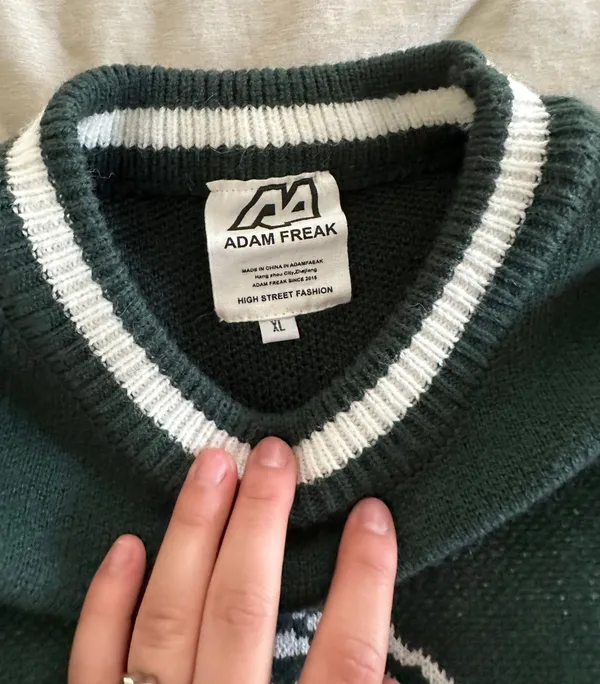 dark green sweater Size L - Image 3