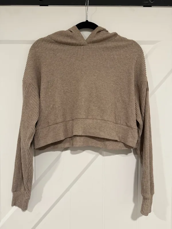 Alo Muse Cropped Hoodie - Image 2