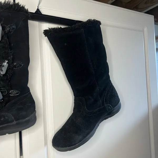White Mountain Black leather Suede Faux Fur Lined Mongolian style Winter Boot - Image 4