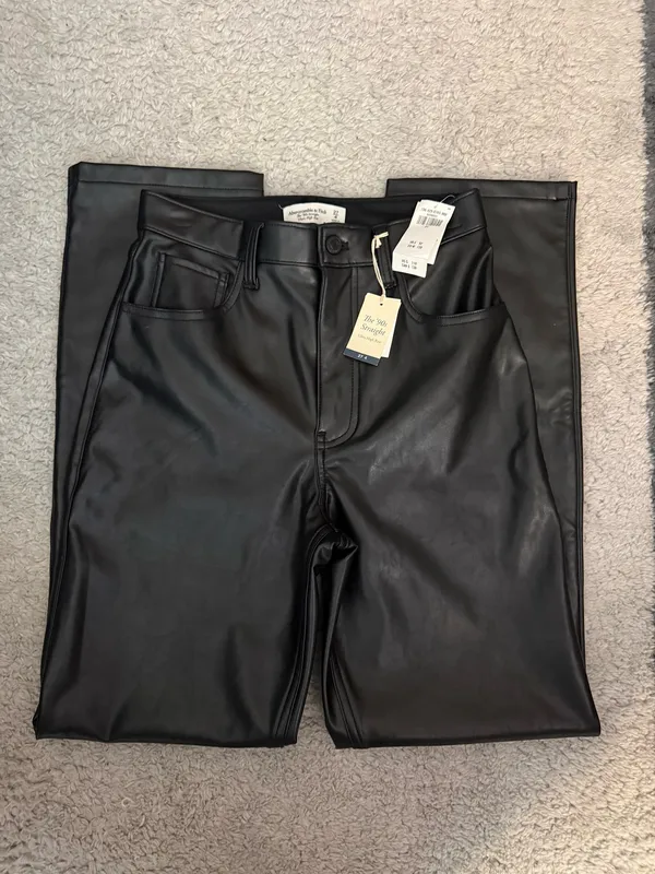 Abercrombie 90s High-Rise Straight Black Leather Pants - Image 4