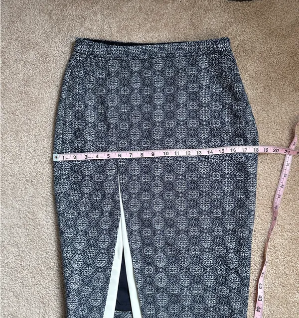 LTD Navy & White Patterned Pencil Skirt. Size 4 - Image 7