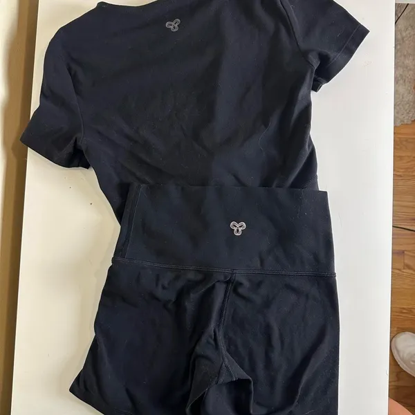 Aritzia Tna Butter Set this set comes with cheeky biker shorts, hold tight bra, and butter bound t-shirt all in black set retails for $136 - Image 2