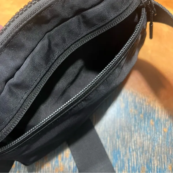 lululemon Everywhere Belt Bag Black OS unisex - Image 10
