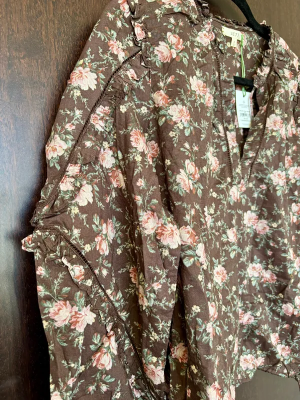 American Eagle AE77 boho Flower Peasant Top Size S - Image 4