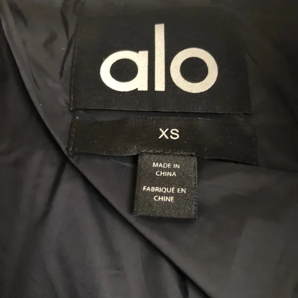 Alo Yoga Gold Rush Puffer Trench Black XS - Image 10