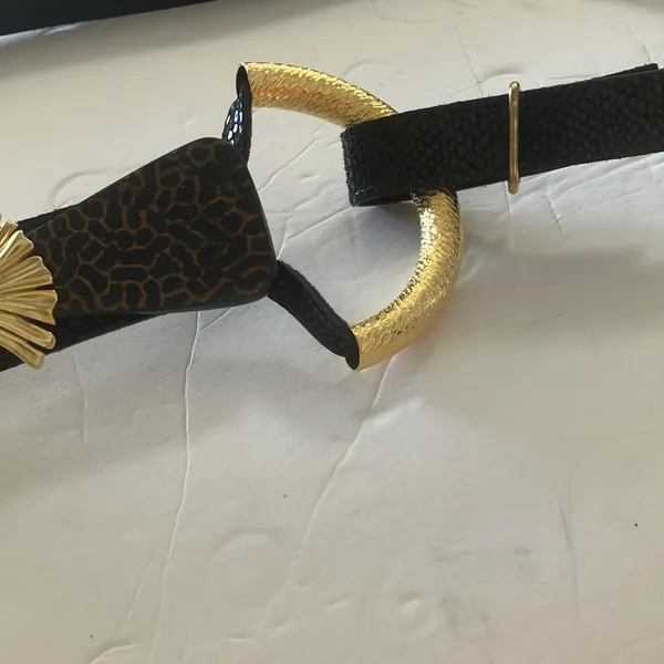 FINAL MARKDOWN Delicate looking ladies belt - Image 2