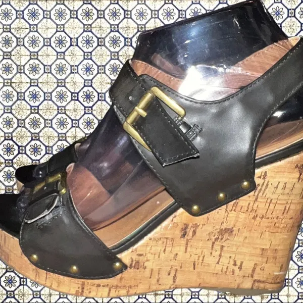 Mossimo supply co black straps and cork wedge heels! - Image 5