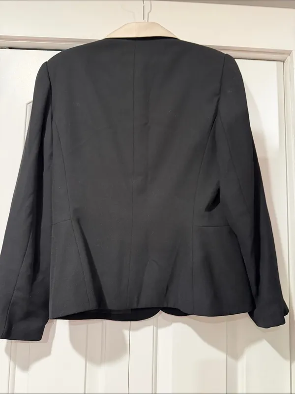Le Suit Black Blazer with Cream Rounded Collar 8‎ - Image 4