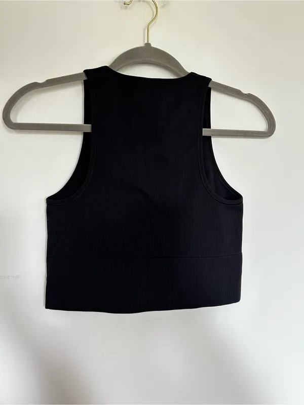 Athleta‎ Black V Neck Ribbed Sleeveless Cropped Tank Top Size Medium - Image 2