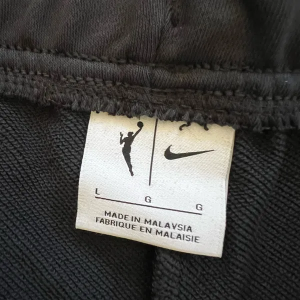 NWT NIKE Las Vegas Aces WNBA 6” Fleece Shorts - Image 4