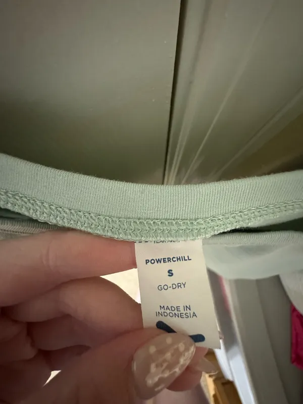 Old Navy Active Workout top - Image 2