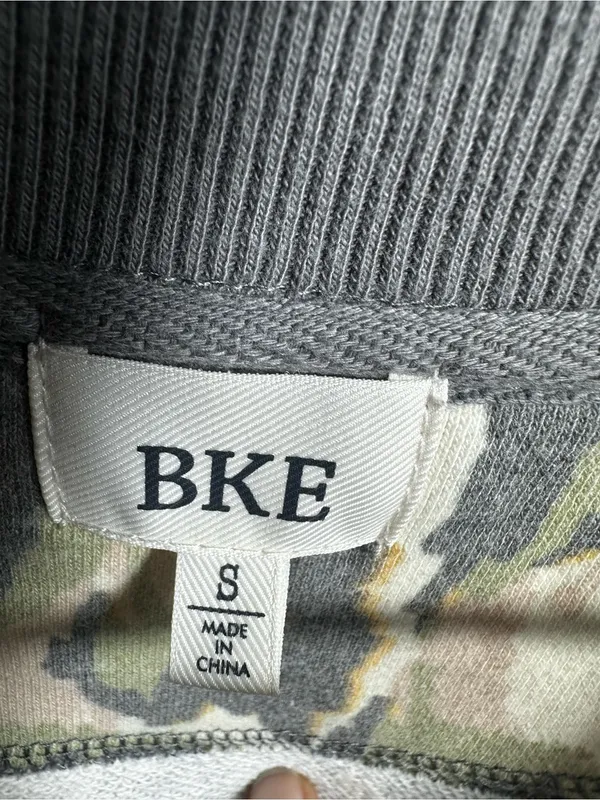 S143. BKE Camo Leopard Crewneck Sweater oversized - Image 2