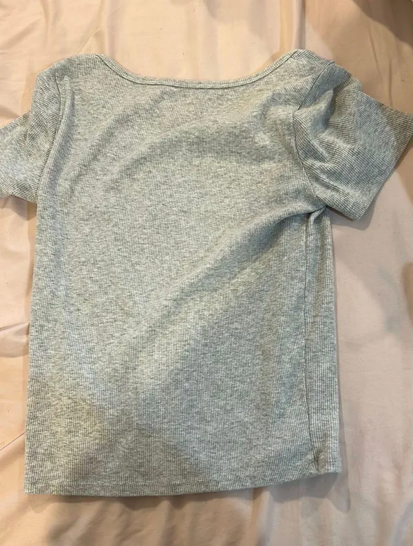 Gray Hollister top - Image 2