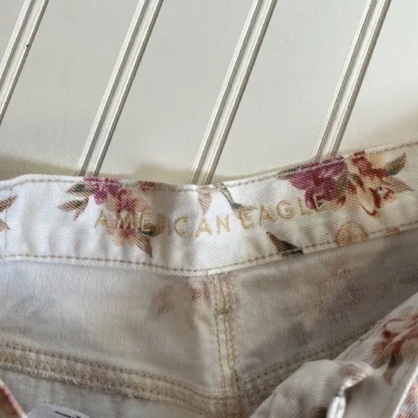 American Eagle floral mom shorts - Image 2