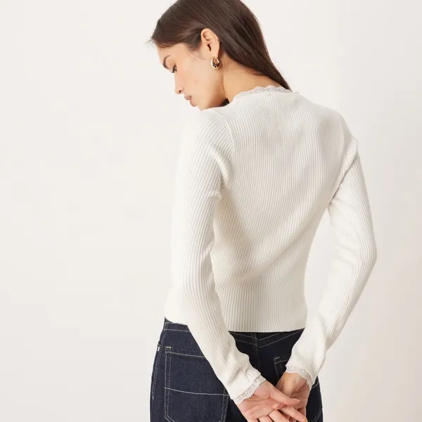 Abercrombie & Fitch lace panel detail ribbed cardigan in cream - Image 4