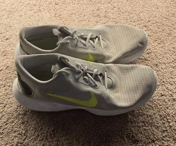 Nike Gray  Running Shoes - Image 3
