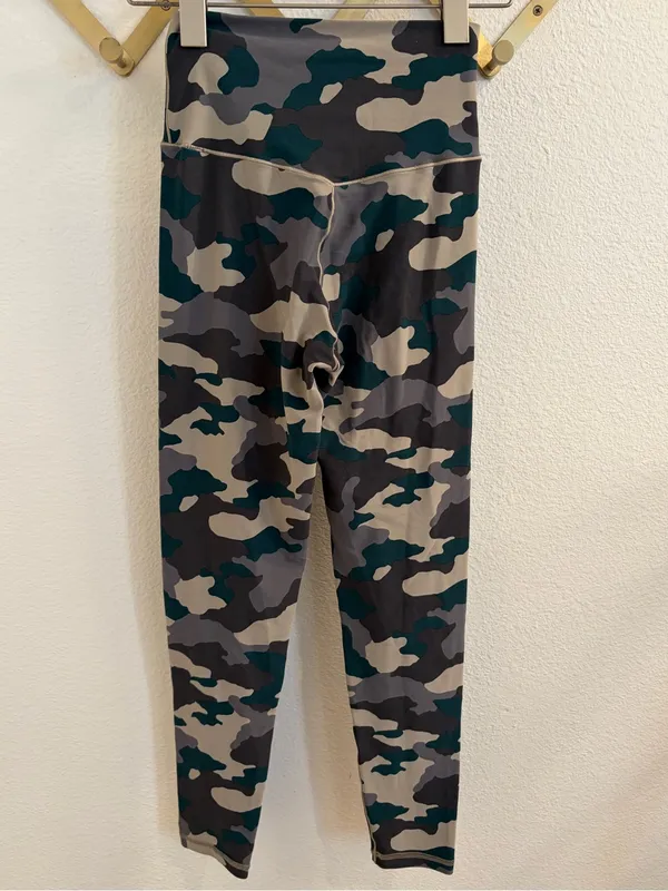 Aerie Offline Real Me Camo High Waisted Crossover Legging 7/8 Medium - Image 10