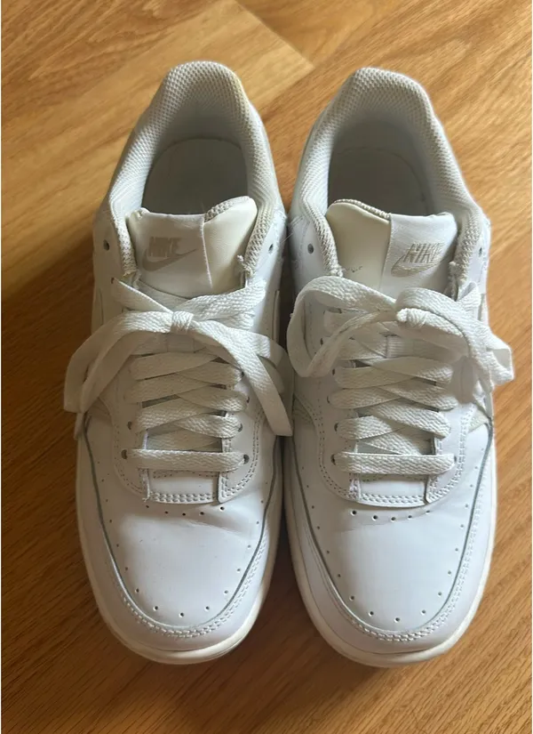 Nike Sneakers - Image 4