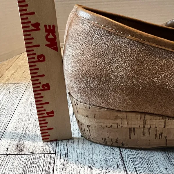 Corkys Footwear Women's All Day Faux Velvet Clogs Camel Cork Platform Size 10M - Image 2