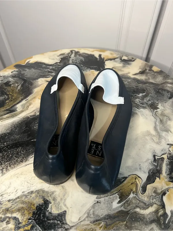 Vintage Nine West Navy White Leather Colorblock Flats - Image 5
