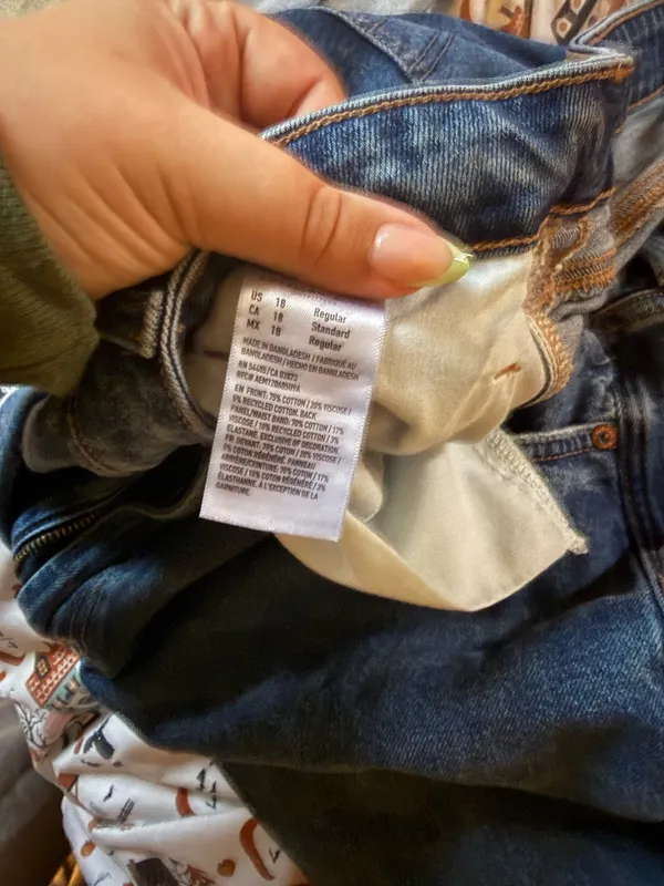 American Eagle Mom Jeans - Image 2