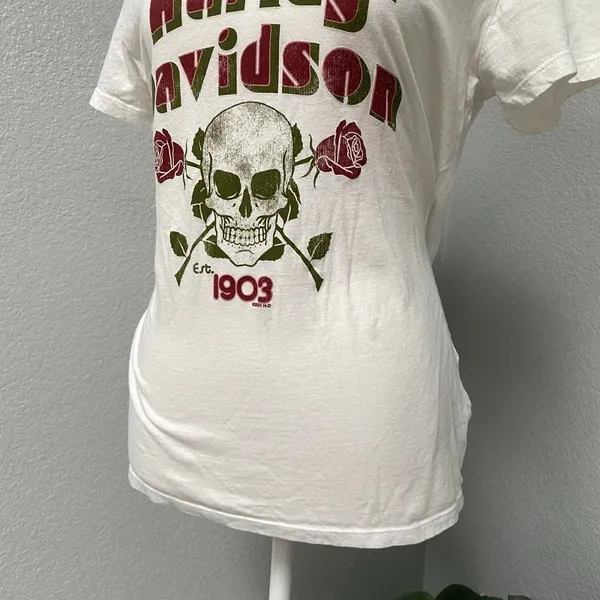 Harley Davidson White Vneck Tee Shirt Skulls Burgundy Red Roses Spellout - Image 3