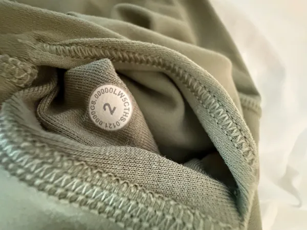 Lululemon High Rise Align 28’ Leggings in Olive Green Size 2 - Image 4
