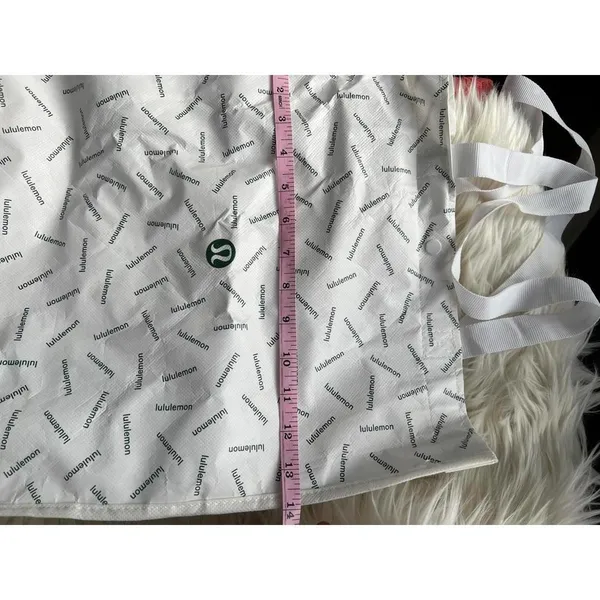 Lululemon White and Green Reusable Tote Bag - Stylish & Eco-Friendly - Image 4
