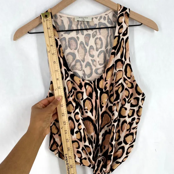 Aritzia Babaton Crop Top Womens M‎ Brown Stretch Leopard Scoop Neck Tie Front - Image 5