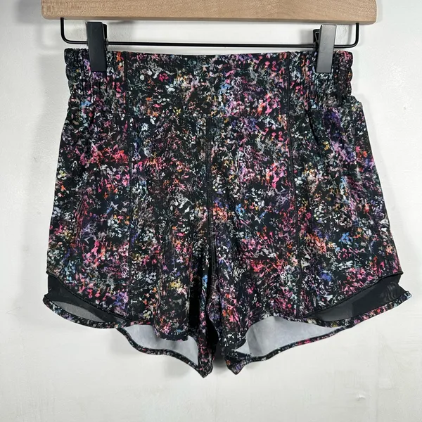 Lululemon‎ Hotty Hot HR Lined Shorts 4” Floral Spray Multi Black Size 4 - Image 3