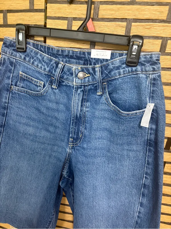 Time and tru high rise denim barrel leg Bermuda shorts size 8 - Image 3
