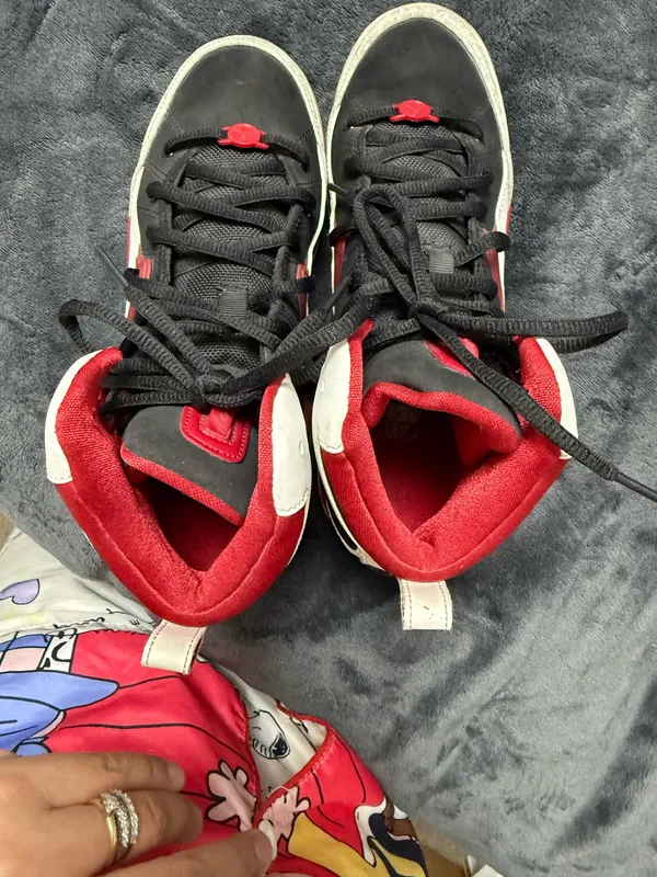 QJordan 1 Mid black red trainers. Size US 8.5 #sneakers #jordan - Image 6