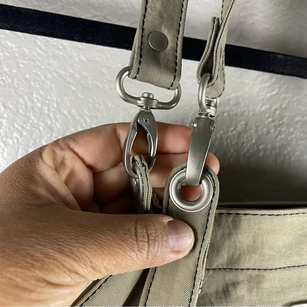 Baggallini  3 compartment shoulder bag - Image 6