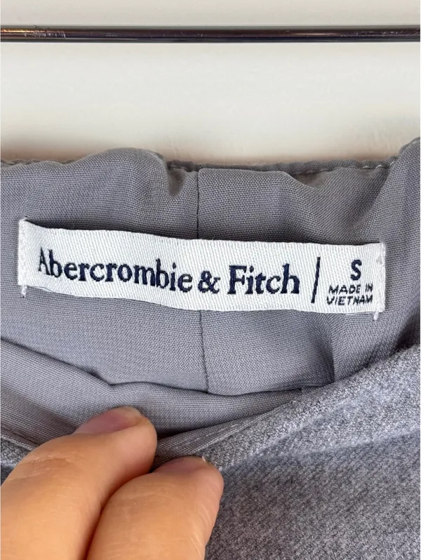 Abercrombie & Fitch Gray Pleated Mini Skort Size S High Rise Tailored Preppy - Image 3